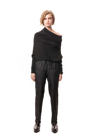Black pleated Peg Leg Pants, the Minori Pants are a stylish, easy to wear addition to your wardrobe. 